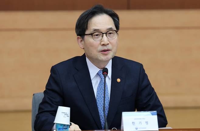 한기정 공정거래위원장이 6일 서울 종로구 정부서울청사 별관 국제회의실에서 열린 항공운송시장 경쟁촉진과 소비자 보호를 위한 관계부처 MOU 및 이행감독위원회 발족식에서 발언을 하고 있다./사진제공=뉴스1