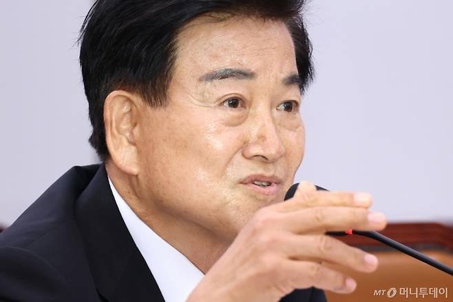 정동영 통일부 장관 후보가 14일 오전 서울 여의도 국회 외교통일위원회 전체회의장에서 열린 인사청문회에서 의원 질의에 답하고 있다. / 사진=뉴스1