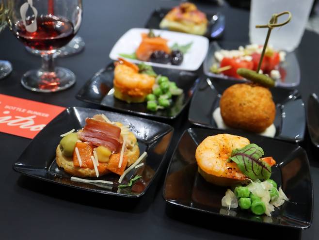 보틀벙커 비스트로의 다양한 음식들. /사진=다이어리알