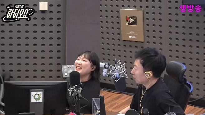왼쪽부터 이수지, 박명수 (사진=KBS 쿨FM ‘박명수의 라디오쇼’ 캡처)