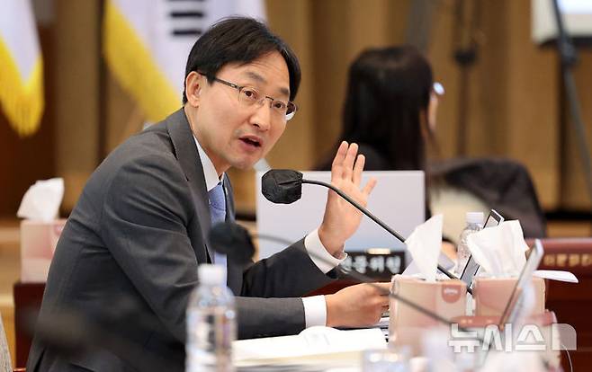 [대구=뉴시스] 이무열 기자 = 임광현 국세청장 후보자가 지난해 국정감사에서 질의하고 있다. 2024.10.24. lmy@newsis.com