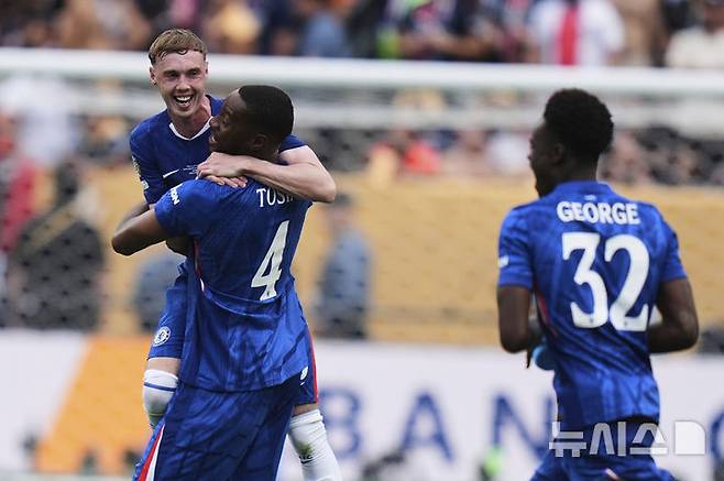 [이스트 러더퍼드=AP/뉴시스] 2025 국제축구연맹(FIFA) 클럽월드컵에서 득점 후 기뻐하는 잉글랜드 프로축구 프리미어리그(EPL) 첼시의 콜 팔머. 2025.07.13.