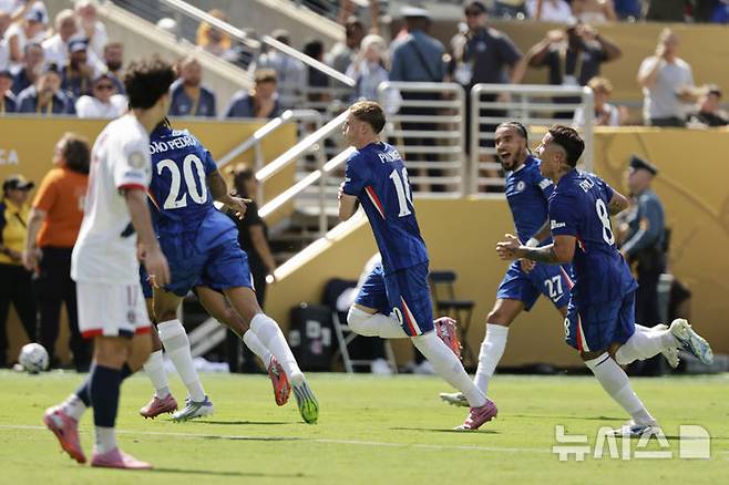 [이스트 러더퍼드=AP/뉴시스] 2025 국제축구연맹(FIFA) 클럽월드컵에서 득점 후 기뻐하는 잉글랜드 프로축구 프리미어리그(EPL) 첼시의 콜 팔머. 2025.07.13.