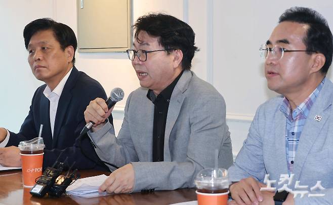 이재명 정부 인수위원회 역할을 맡아 출범한 지 한 달을 맞은 국정기획위원회의 이한주 위원장이 13일 오후 서울 종로구의 한 카페에서 기자간담회를 열고 모두발언을 하고 있다. 류영주 기자