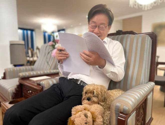 이재명 대통령과 반려견 바비. SNS 캡처