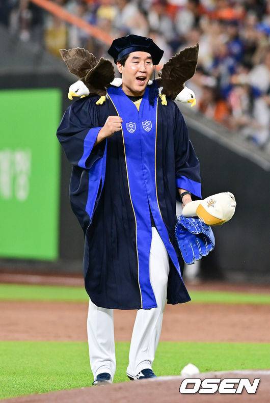 [OSEN=대전, 박준형 기자] 12일 오후 대전 한화생명볼파크에서 2025 신한 SOL뱅크 KBO 올스타전이 열렸다. 8회초 한화 박상원이 마운드에 오르고 있다. 2025.07.12 / soul1014@osen.co.kr