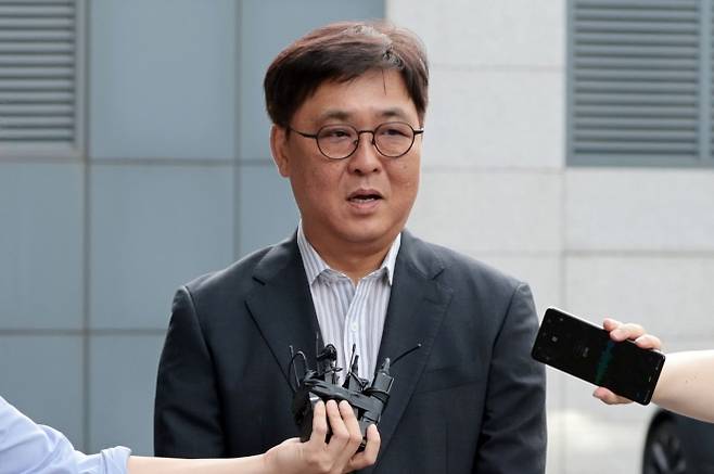 질문에 답하는 최휘영 문체부 장관 후보자 - 질문에 답하는 최휘영 문체부 장관 후보자