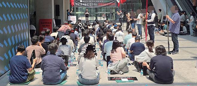 5월27일 경기도 성남시 네이버 1784 로비에서 네이버 노조가 최인혁 전 최고운영책임자(COO) 복귀에 반대하며 집회를 열고 있다. ⓒ연합뉴스