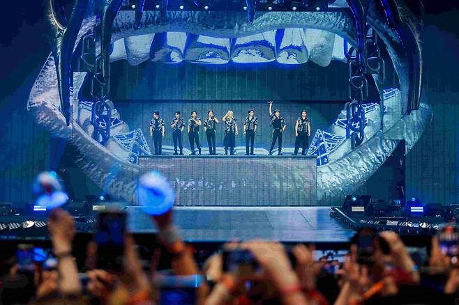 그룹 스트레이 키즈가 네덜란드 역대 최대 규모 공연을 ‘전석 매진 사례’로 장식하며 유럽 대장정의 포문을 열었다. 사진제공|JYP엔터테인먼트