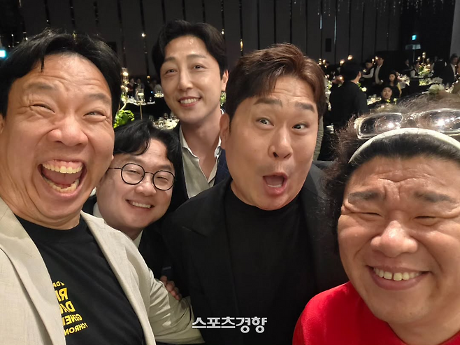 김준호·김지민 결혼식에 참석한 개그맨들. 오정태 인스타그램 계정