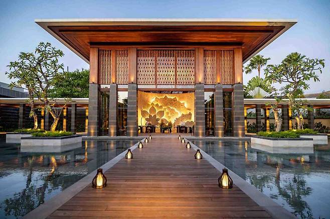 전통 발리 미학을 담은 리젠트 발리 입구. 사진제공|팜투어