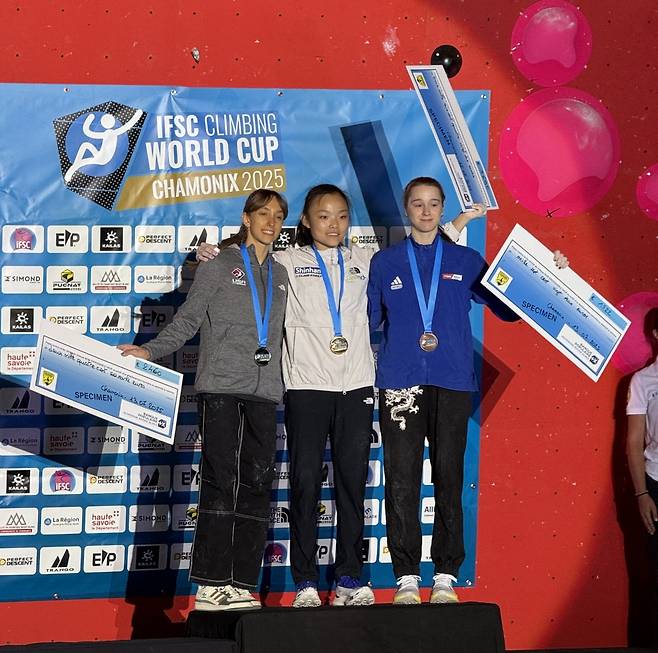 시상대 가장 높은 곳에선 서채현 [대한산악연맹 제공. 재판매 및 DB 금지]