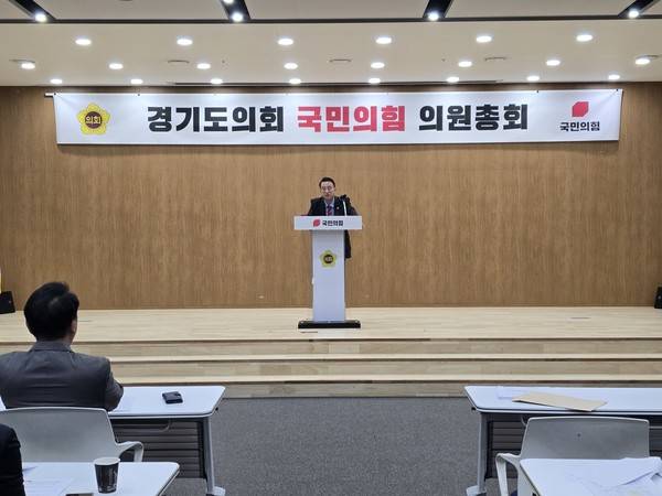 백현종 국힘 대표의원이 15일 오전 열린 도의회 국힘 의원총회에서 발언하고 있다. [사진=이영종 기자]