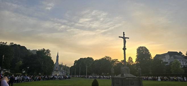 로사리오 대성당의 세계 각국 순례자들