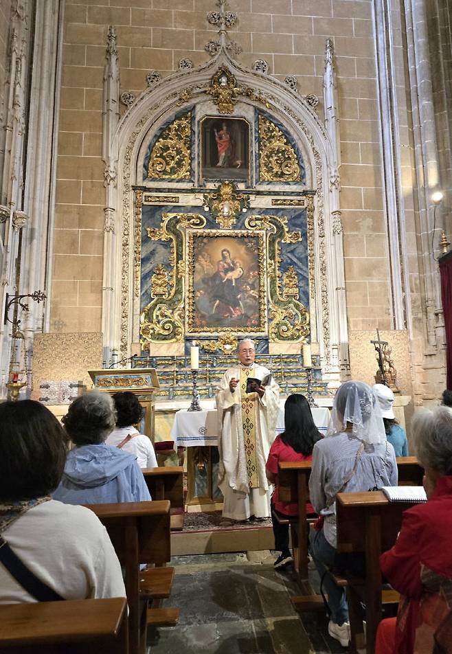 프랑스 루르드 성지에서 미사 집전하는 김정수 신부