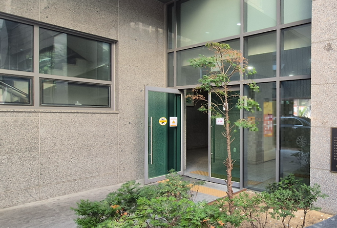 대구 중구 남산동에 위치한 전세사기 의혹을 사고 있는 오피스텔 건물 모습. 이 건물에만 19세대가 전세 보증금 미반환 피해를 호소하고 있다. 조윤화 기자