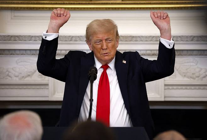 7월 14일, 워싱턴 D.C. 백악관 국빈식당에서 열린 백악관 신앙 담당 사무국 주최 오찬 행사에서 도널드 트럼프 미국 대통령이 발언하고 있다. 이번 오찬은 백악관 신앙 담당 사무국장인 폴라 화이트-케인 목사가 정부 관계자들과 종교 및 지역 사회 단체 인사들을 초청해 주최한 자리다.(사진=게티이미지)