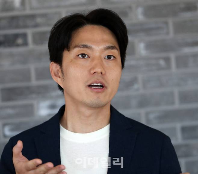 [이데일리 김태형 기자] 김경업 오픈에셋 대표가 이데일리와 인터뷰를 진행하고 있다.