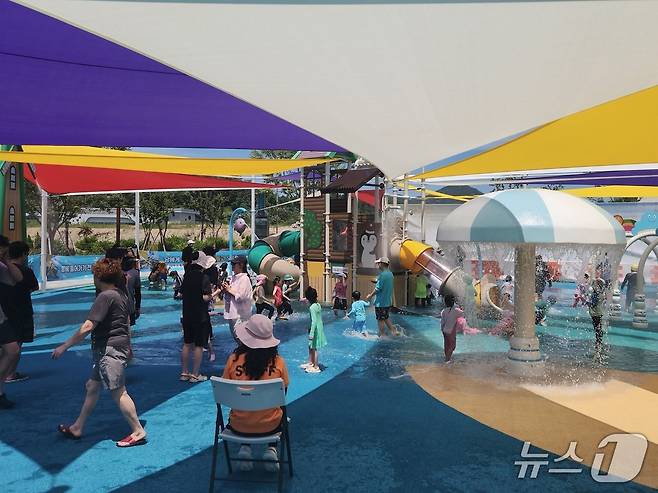 옥천군 '온누리 가족공원 물놀이터' 모습(옥천군 제공, 재판매 및 DB금지) /뉴스1