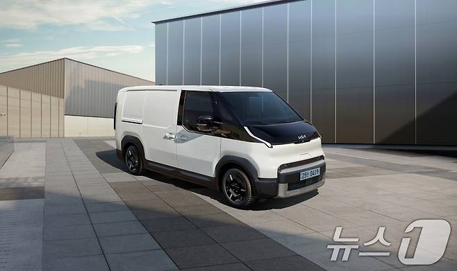 기아가 브랜드 최초의 전동화 전용 PBV '더 기아 PV5'의 사양 구성과 가격을 공개하고 오는 10일부터 계약을 시작한다고 9일 밝혔다. 사진은 더 기아 PV5 카고 외장. (기아 제공. 재판매 및 DB 금지) 2025.6.9/뉴스1