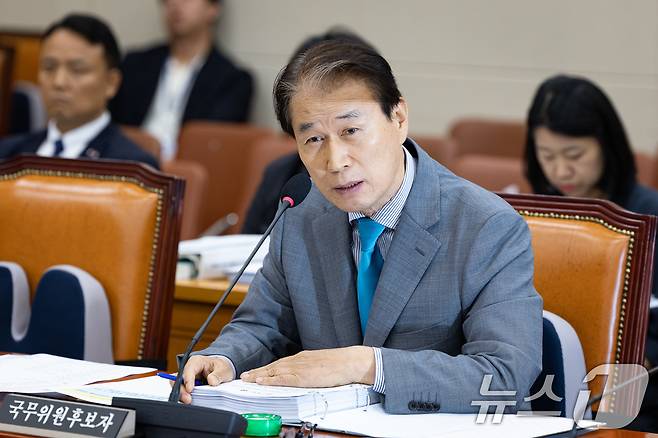 권오을 국가보훈부 장관 후보자가 15일 서울 여의도 국회에서 열린 인사청문회에서 의원 질의에 답하고 있다. 2025.7.15/뉴스1 ⓒ News1 유승관 기자