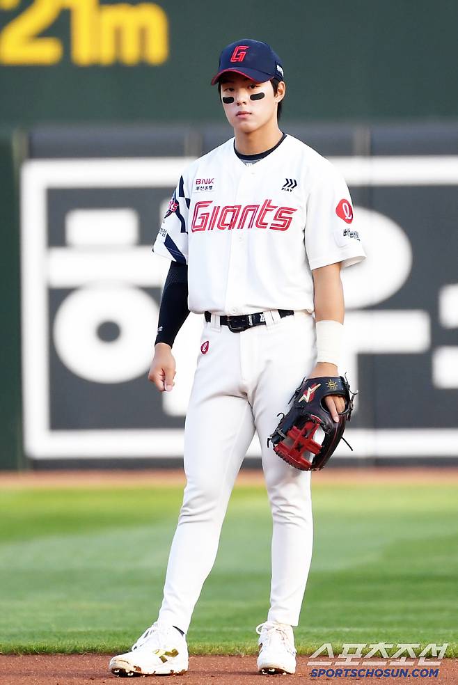 3일 부산 사직구장에서 열린 롯데 자이언츠와 LG 트윈스의 경기. 롯데 2루수 한태양이 수비를 하고 있다. 부산=박재만 기자 pjm@sportschosun.com/2025.07.03/