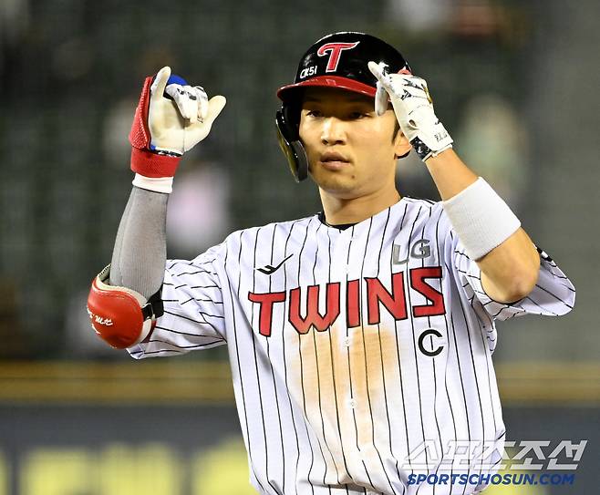 12일 잠실야구장에서 열린 SSG와 LG의 경기, 6회말 박해민이 안타를 치고 기뻐하고 있다. 잠실=허상욱 기자wook@sportschosun.com/2025.06.12/