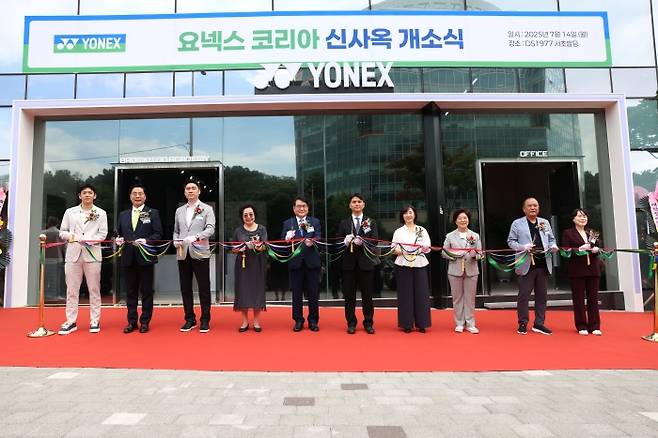 동승통상 요넥스코리아가 서울 서초구 양재동에 최첨단 신사옥 개소식을 가졌다. 신사옥에는 배드민턴 아카데미, 골프 스튜디오와 함께 고객을 위한 다양한 편의시설을 갖췄다. 건물 이름은 DS1977 서초빌딩으로 동승통상과 창립연도(1977년)를 상징한다.