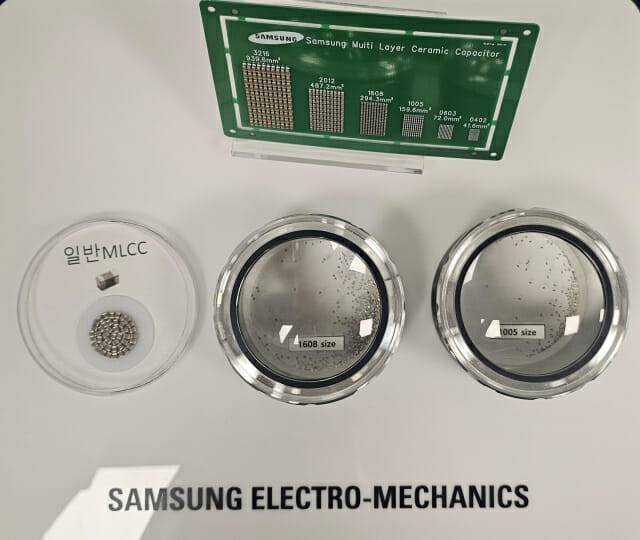 일반 MLCC와 삼성전기의 초소형 MLCC의 제품 크기를 비교한 모습(사진=장경윤 기자)