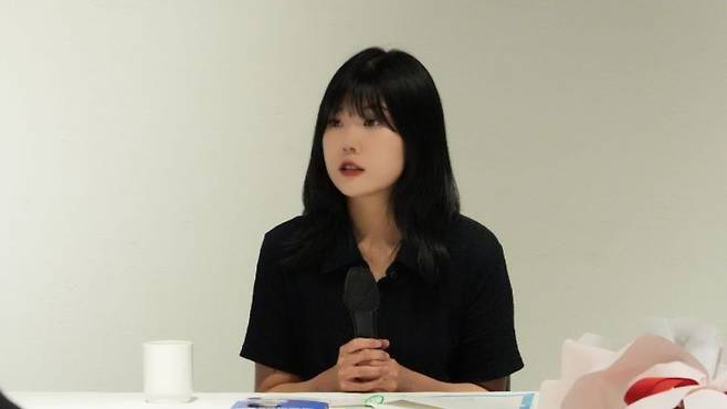 15일 서울 중구의 한 식당에서 열린 넥서스 '경장편 작가상 대상' 시상식 기자간담회에서 대상 수상 작가인 신보라 작가가 발언하고 있다. 넥서스