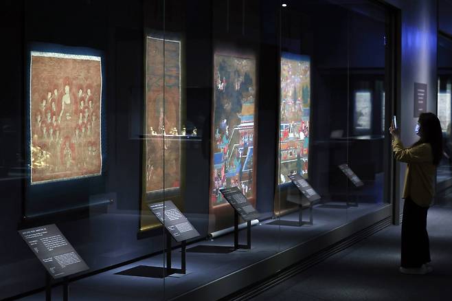 국립중앙박물관 용산 개관 20주년을 맞아 열리는 특별전 '새 나라 새 미술: 조선 전기 미술 대전'. 조선이라는 새로운 나라의 시작과 함께 꽃핀 15~16세기 당시 미술을 대표하는 691건(도자, 서화, 불교미술 등) 작품의 정수를 한 자리에 모은 대규모 기획이다. /뉴시스