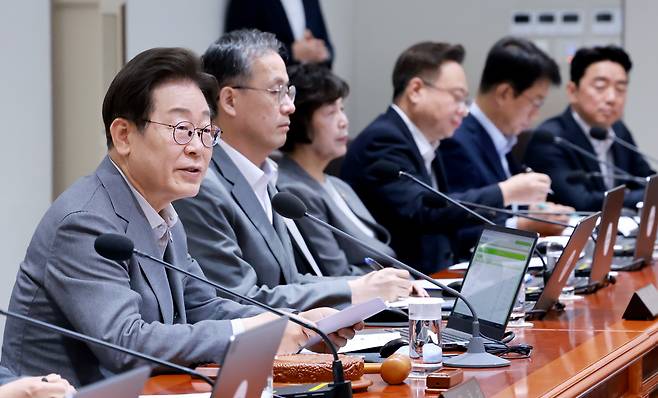이재명 대통령이 15일 서울 용산 대통령실 청사에서 열린 국무회의에서 발언하고 있다./연합뉴스