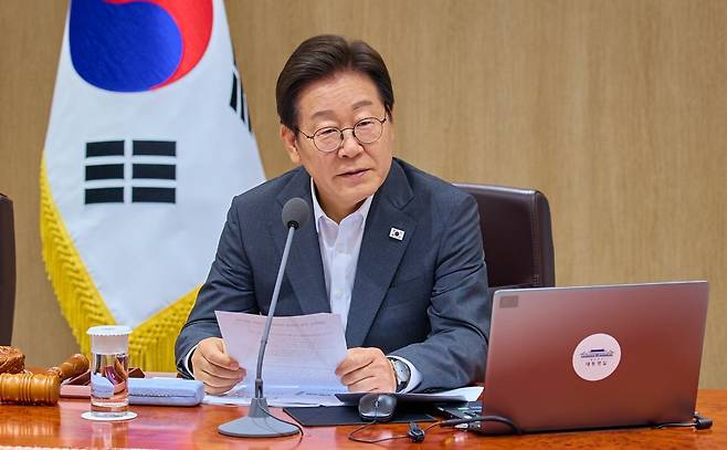이재명 대통령이 8일 서울 용산 대통령실 청사에서 열린 국무회의에서 발언하고 있다.  2025.7.8. 대통령실 제공.