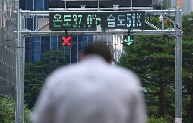 어깨 축 처지게 만드는 요즘 더위 [연합뉴스]