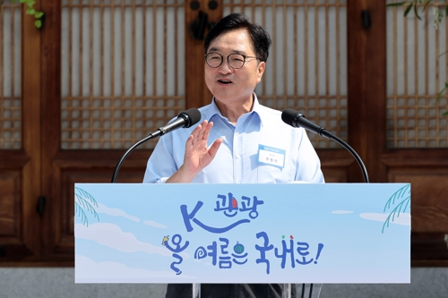 우원식 국회의장이 8일 서울 여의도 국회 사랑재에서 열린 K-바캉스 캠페인 “K-관광 올여름은 국내로!”에 참석해 인사말을 하고 있다. [공동취재=연합뉴스]