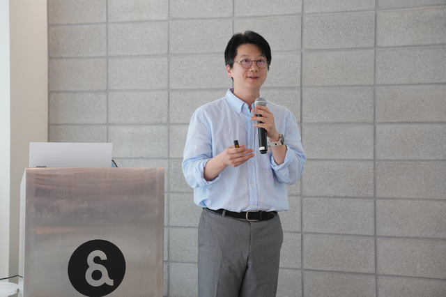 노유현 이모코그 대표가 15일 서울 강남구 스타트업 얼라이언스에서 열린 카카오벤처스 브라운백 미팅에서 발표를 하고 있다. 카카오벤처스 제공