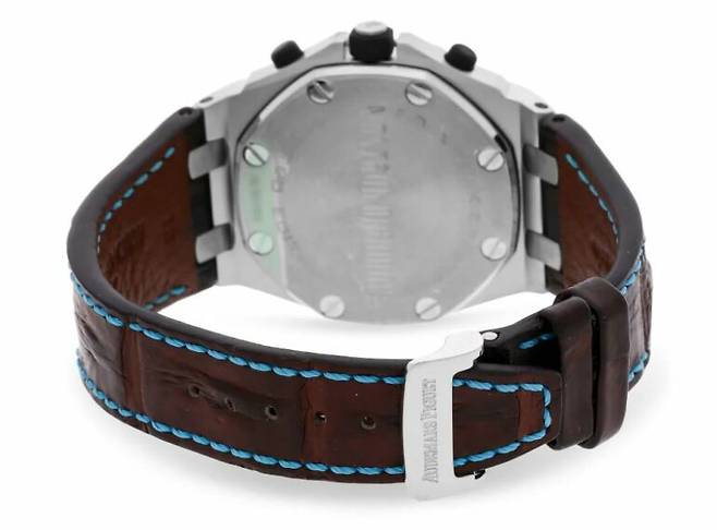 1000028030.jpg 전소연이 쇼케이스에 차고 나온 시계 가격..vs 재산 2800조 석유왕자 시계