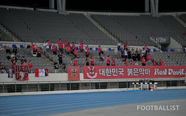 지난 7일 E-1 챔피언십 중국전을 찾은 붉은악마. 서형권 기자
