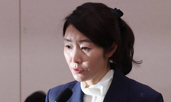 강선우 여성가족부 장관 후보자가 14일 오전 서울 여의도 국회에서 열린 인사청문회에 참석해 머리발언을 하고 있다. 김영원 기자 forever@hani.co.kr