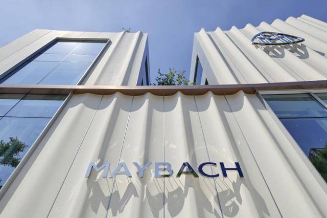 서울 강남구 압구정동에 문을 연 메르세데스-마이바흐 브랜드센터 서울 외관. 메르세데스-벤츠 코리아 제공