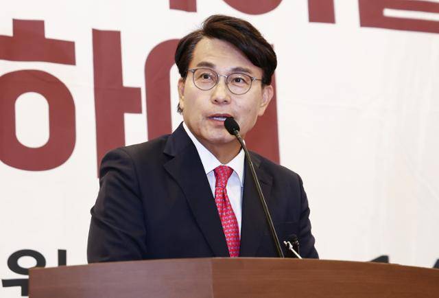 윤상현 국민의힘 의원이 14일 서울 여의도 국회박물관에서 열린 '긴급토론회 무엇을 할 것인가? 자유공화 리셋코리아를 위하여'에 참석해 인사말을 하고 있다. 뉴스1