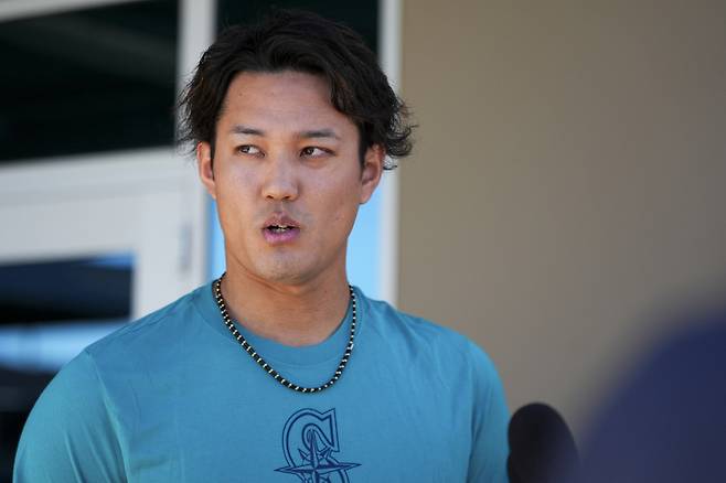 <yonhap photo-2358="">시애틀에서 방출돼 NBP 복귀 초읽기에 들어간 후지나미 신타로. [AP=연합뉴스]</yonhap>