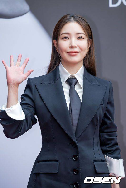 [OSEN=민경훈 기자] 24일 서울 강남구 청담동 매장에서 한 패션 브랜드의 SS23 컬렉션 론칭 행사가 열렸다.보아가 입장하며 포즈를 취하고 있다. 2023.03.24 / rumi@osen.co.kr