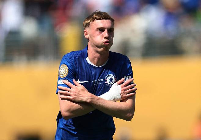 첼시 콜 파머가 양 손으로 몸을 비비는 시그니처인 콜드 세리머니를 펼쳤다. [로이터=연합뉴스]