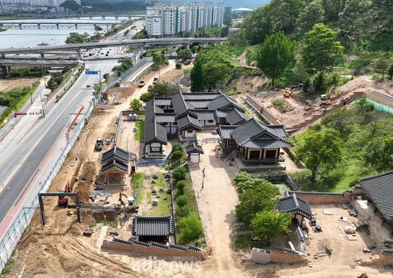 안동의 임청각. 올해 말 목표로 보수공사가 한창 진행 중이다. 임청각에서만 10명의 독립유공자가 배출됐다. [사진 김정탁, 경상북도 독립운동기념관]