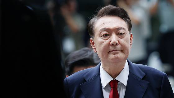 12·3 비상계엄과 관련해 특검의 수사를 받는 윤석열 전 대통령이 두 번째 구속 전 피의자심문(영장실질심사)를 받기 위해 9일 오후 서울 서초구 중앙지방법원으로 출석하고 있다. 뉴스1