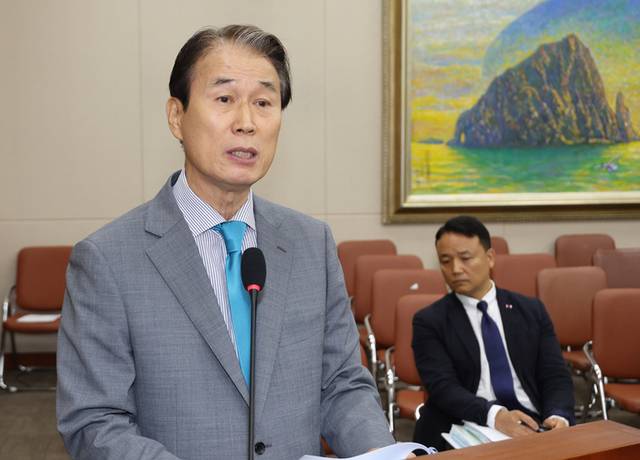 ▲ 권오을 국가보훈부 장관 후보자가 15일 서울 여의도 국회 정무위원회에서 열린 인사청문회에서 발언하고 있다. 연합뉴스