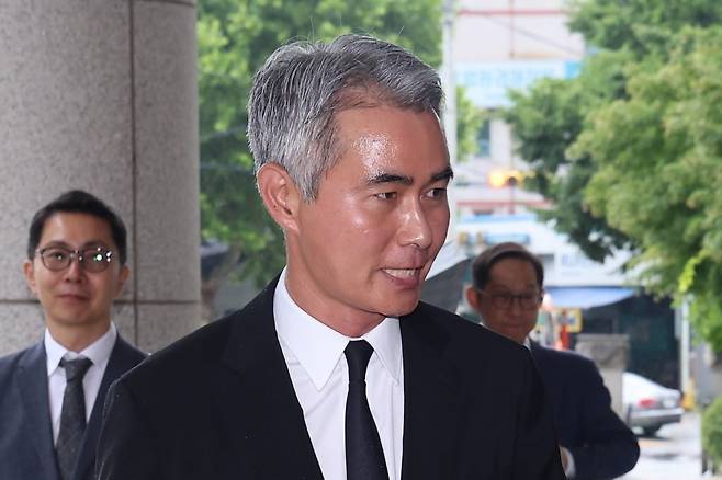 가상화폐 위믹스(WEMIX) 유통량을 조작했다는 혐의로 불구속기소 된 장현국 전 위메이드 대표가 15일 서울 양천구 서울남부지방법원에서 열린 1심 선고공판에 출석하고 있다. 사진=연합뉴스