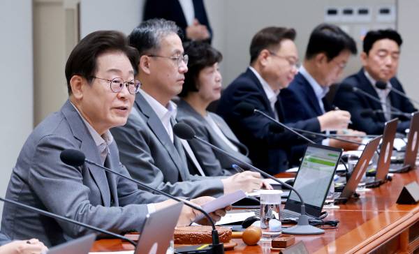 이재명 대통령이 15일 서울 용산 대통령실 청사에서 열린 국무회의에서 발언하고 있다. 연합뉴스