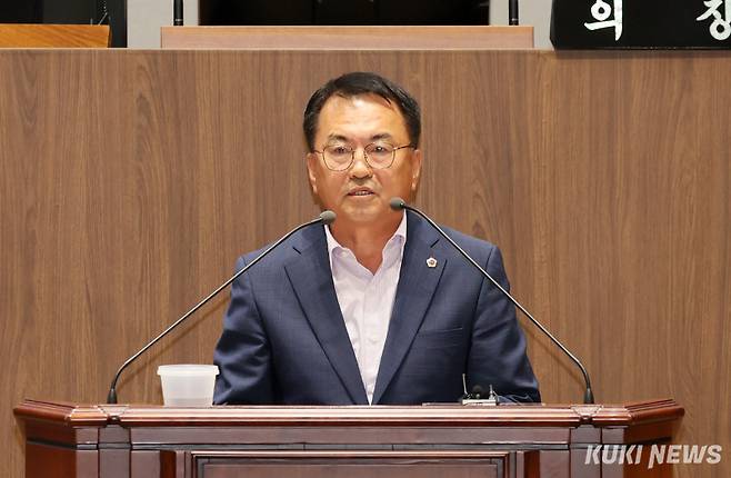 충남도의회 편삼범 의원이 15일 열린 제360회 임시회 제1차 본회의에서 5분 발언에 나서고 있다.